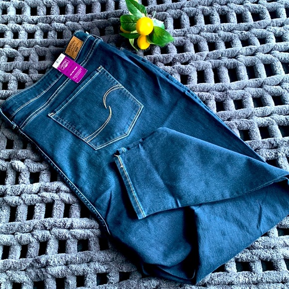 Levi's Denim - NWT Levi Jeans